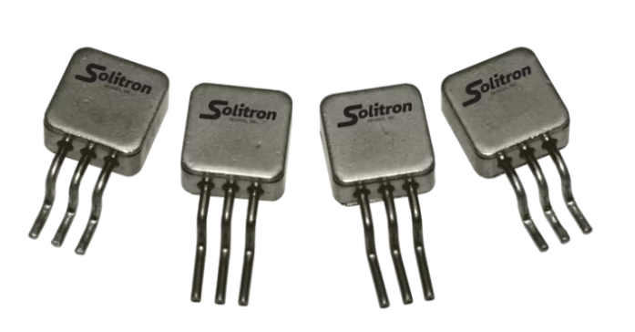 Solitron陽性陰性穩壓器